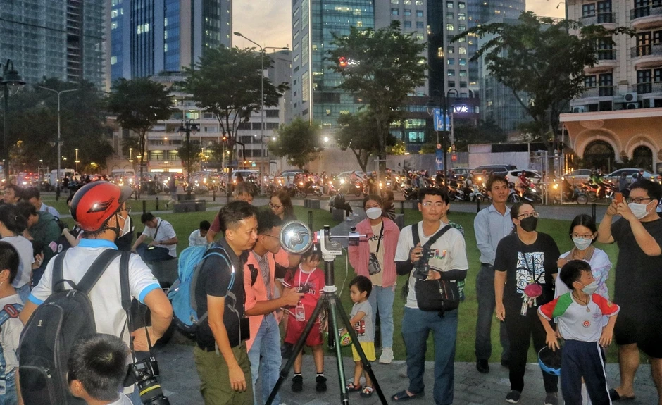 Tối nay nguyệt thực toàn phần xuất hiện ở Việt Nam: Mẹo quan sát trăng máu