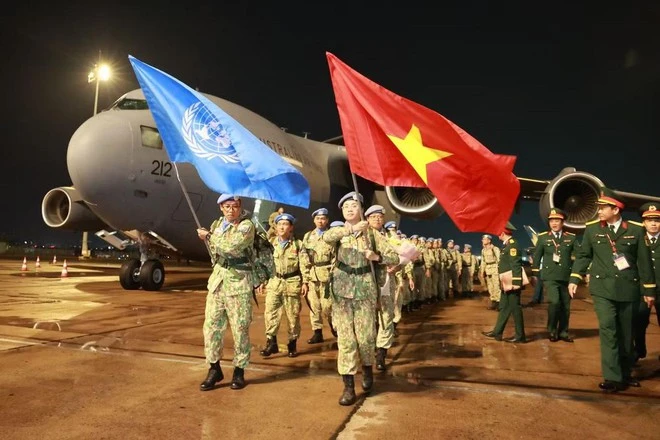 Tối qua - 27/9, sân bay Tân Sơn Nhất ghi nhận một máy bay mang sứ mệnh đặc biệt hạ cánh Tối qua - 27/9, sân bay Tân Sơn Nhất ghi nhận một máy bay mang sứ mệnh đặc biệt hạ cánh