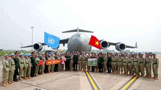 Tối qua - 27/9, sân bay Tân Sơn Nhất ghi nhận một máy bay mang sứ mệnh đặc biệt hạ cánh Tối qua - 27/9, sân bay Tân Sơn Nhất ghi nhận một máy bay mang sứ mệnh đặc biệt hạ cánh