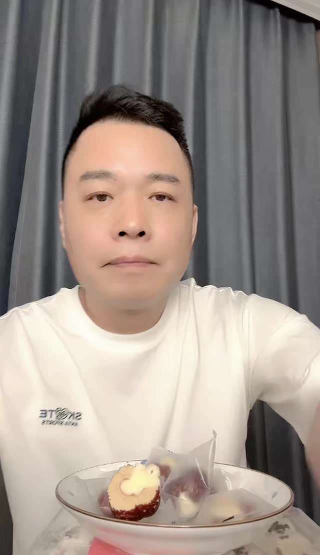 Tôn Bằng bị bắt: Chồng cũ Hằng Du Mục và cú ngoặt khó tin từ những thùng táo đỏ Tôn Bằng bị bắt: Chồng cũ Hằng Du Mục và cú ngoặt khó tin từ những thùng táo đỏ