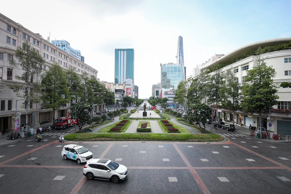 TP.HCM điều chỉnh giao thông quanh phố đi bộ Nguyễn Huệ: Người dân đi lại ra sao? TP.HCM điều chỉnh giao thông quanh phố đi bộ Nguyễn Huệ: Người dân đi lại ra sao?