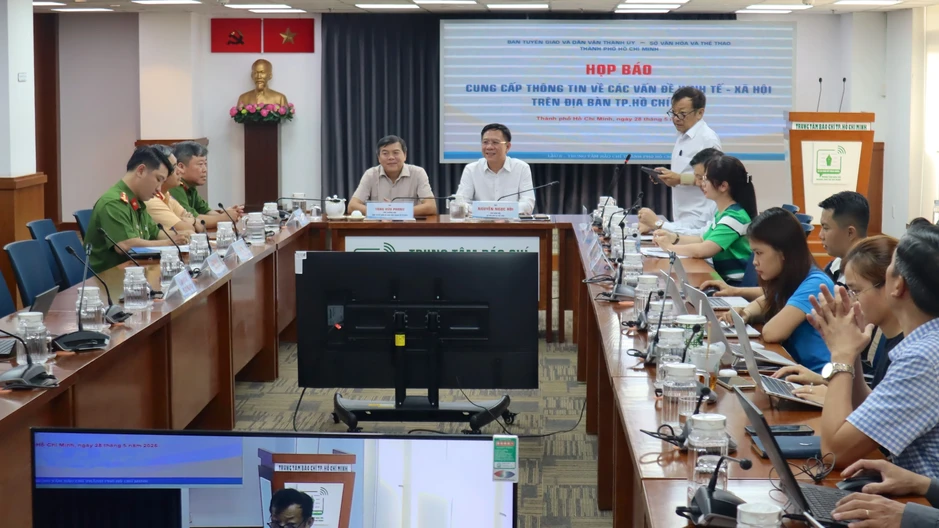 TP.HCM lý giải vì sao không tháo dỡ vòng xoay Điện Biên Phủ TP.HCM lý giải vì sao không tháo dỡ vòng xoay Điện Biên Phủ