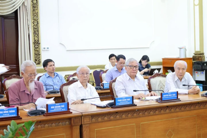 TP.HCM muốn thu hút chuyên gia phải bỏ tư duy quản lý 'chấm công' TP.HCM muốn thu hút chuyên gia phải bỏ tư duy quản lý 'chấm công'