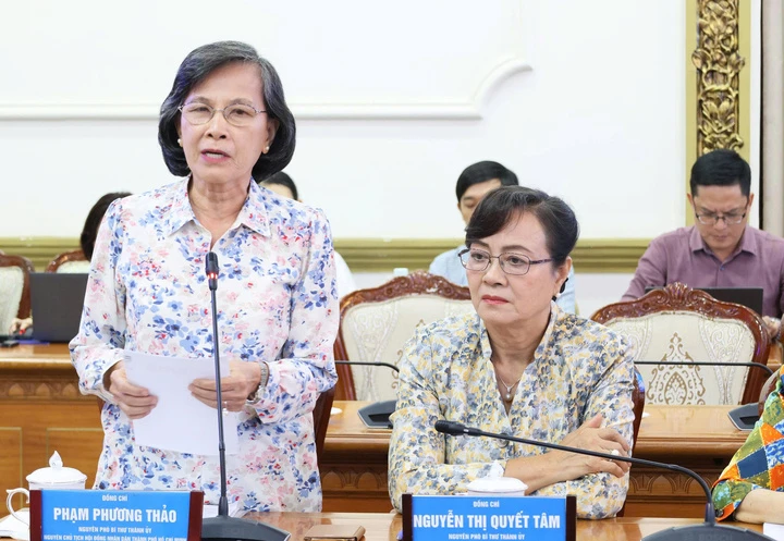 TP.HCM muốn thu hút chuyên gia phải bỏ tư duy quản lý 'chấm công' TP.HCM muốn thu hút chuyên gia phải bỏ tư duy quản lý 'chấm công'