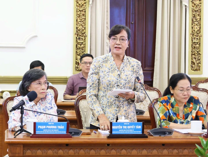 TP.HCM muốn thu hút chuyên gia phải bỏ tư duy quản lý 'chấm công' TP.HCM muốn thu hút chuyên gia phải bỏ tư duy quản lý 'chấm công'