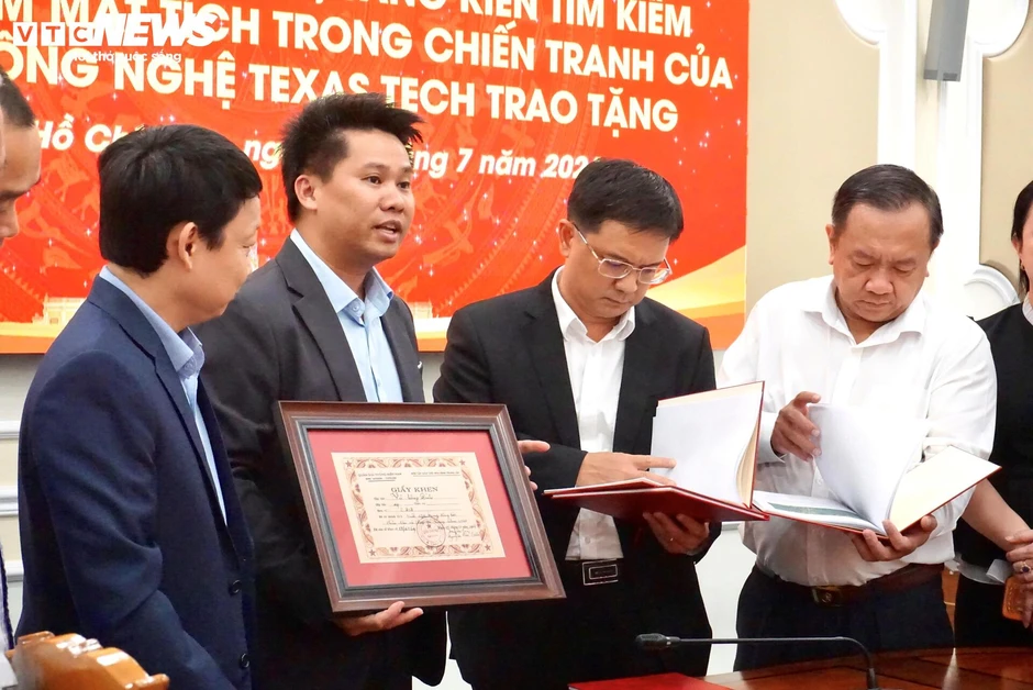 TP.HCM tiếp nhận hồ sơ chôn cất 21 liệt sĩ cùng nhiều kỷ vật chiến tranh từ Mỹ TP.HCM tiếp nhận hồ sơ chôn cất 21 liệt sĩ cùng nhiều kỷ vật chiến tranh từ Mỹ