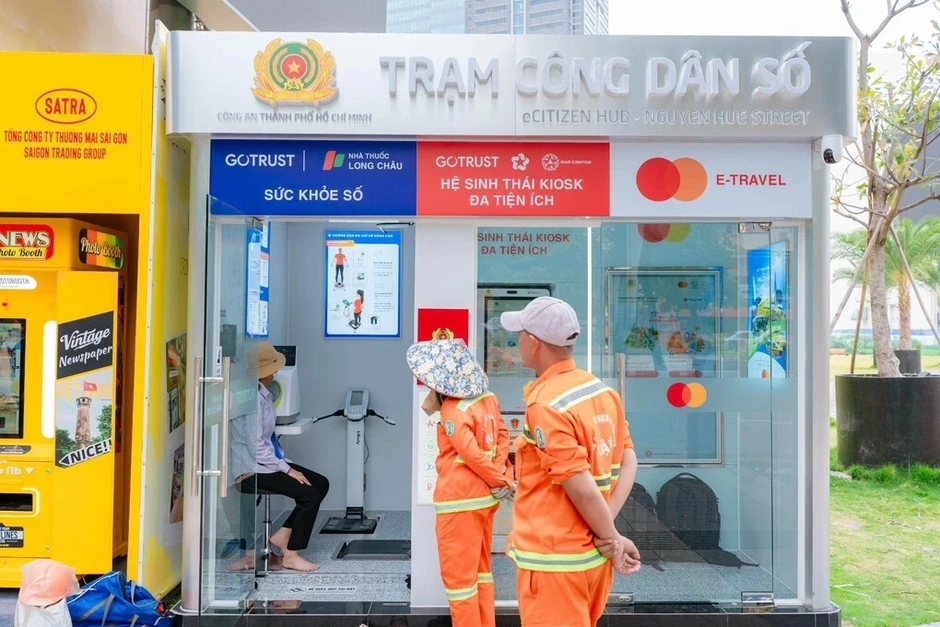 Trạm công dân số lần đầu có mặt tại phố đi bộ Nguyễn Huệ Trạm công dân số lần đầu có mặt tại phố đi bộ Nguyễn Huệ