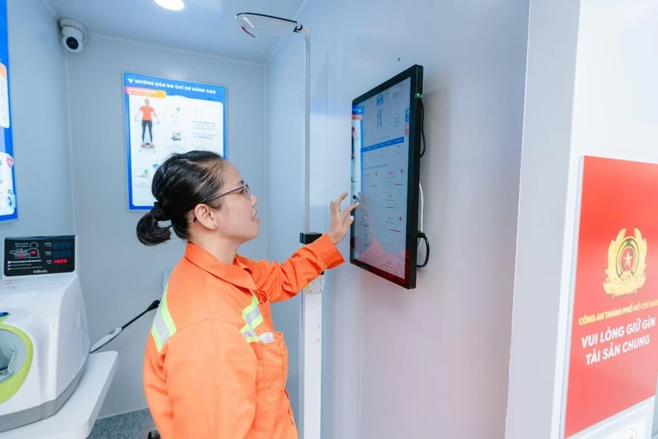 Trạm công dân số lần đầu có mặt tại phố đi bộ Nguyễn Huệ Trạm công dân số lần đầu có mặt tại phố đi bộ Nguyễn Huệ
