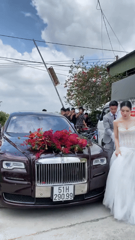 Trần Bích Hạnh làm cô dâu lần 2, nhan sắc khiến cả cõi mạng bàn tán Trần Bích Hạnh làm cô dâu lần 2, nhan sắc khiến cả cõi mạng bàn tán
