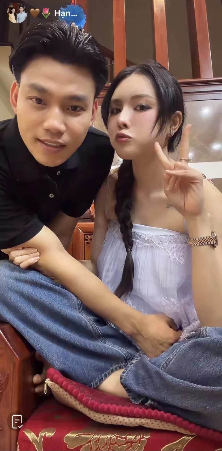Trần Bích Hạnh - vợ Văn Thanh lên “hot search” trong ngày cưới vì kiểu tóc lạ, trả lời chuyện có tin vui Trần Bích Hạnh - vợ Văn Thanh lên “hot search” trong ngày cưới vì kiểu tóc lạ, trả lời chuyện có tin vui