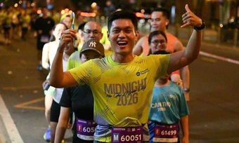 Trào lưu vừa chạy vừa chăm sóc cơ thể ở giải marathon - Báo TinVina