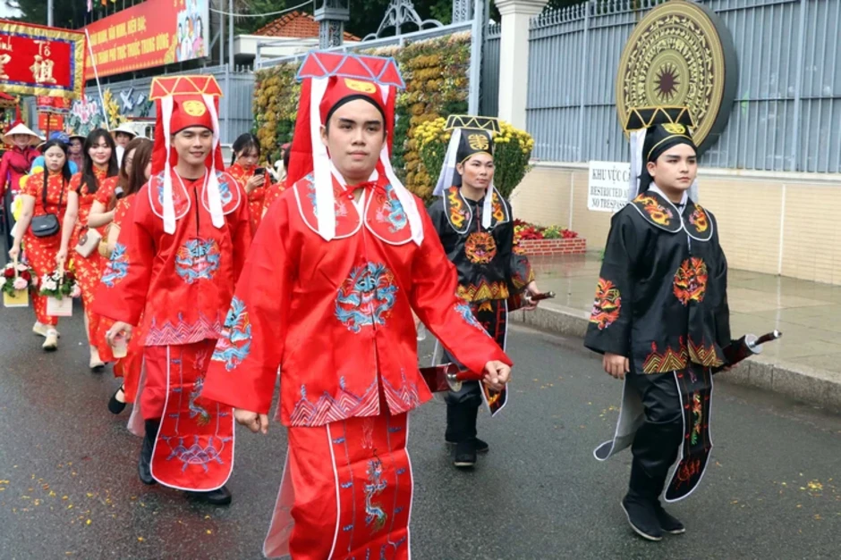Trẩy hội chùa Ông Trẩy hội chùa Ông