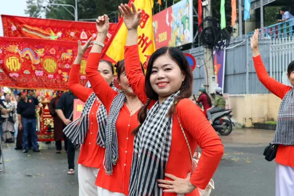 Trẩy hội chùa Ông Trẩy hội chùa Ông