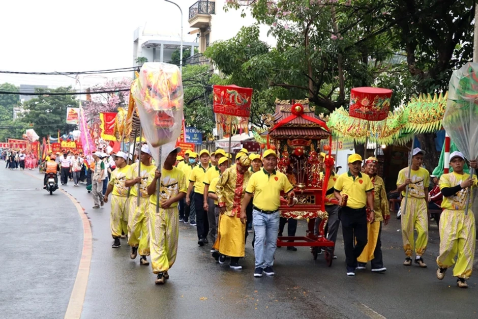 Trẩy hội chùa Ông Trẩy hội chùa Ông