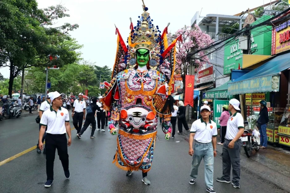 Trẩy hội chùa Ông Trẩy hội chùa Ông