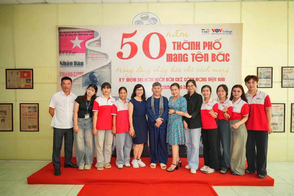 Triển lãm '50 năm Thành phố mang tên Bác trong dòng chảy Báo chí cách mạng' Triển lãm '50 năm Thành phố mang tên Bác trong dòng chảy Báo chí cách mạng'