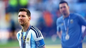Trò đùa của phi công Tây Ban Nha khiến CĐV Argentina ăn mừng hụt - Báo TinVina