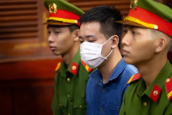 Tròn 1 năm Quang Linh Vlogs bị bắt, chị gái: “Em mình đã sai và đã trả giá bằng những ngày tháng tăm tối nhất của cuộc đời..." Tròn 1 năm Quang Linh Vlogs bị bắt, chị gái: “Em mình đã sai và đã trả giá bằng những ngày tháng tăm tối nhất của cuộc đời..."