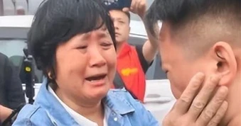 Trung Quốc: Mẹ khóc xin lỗi con trai bị bắt cóc 30 năm, thủ phạm không ngờ