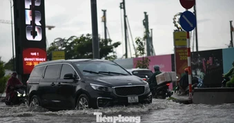 Trung tâm TPHCM ngập sâu