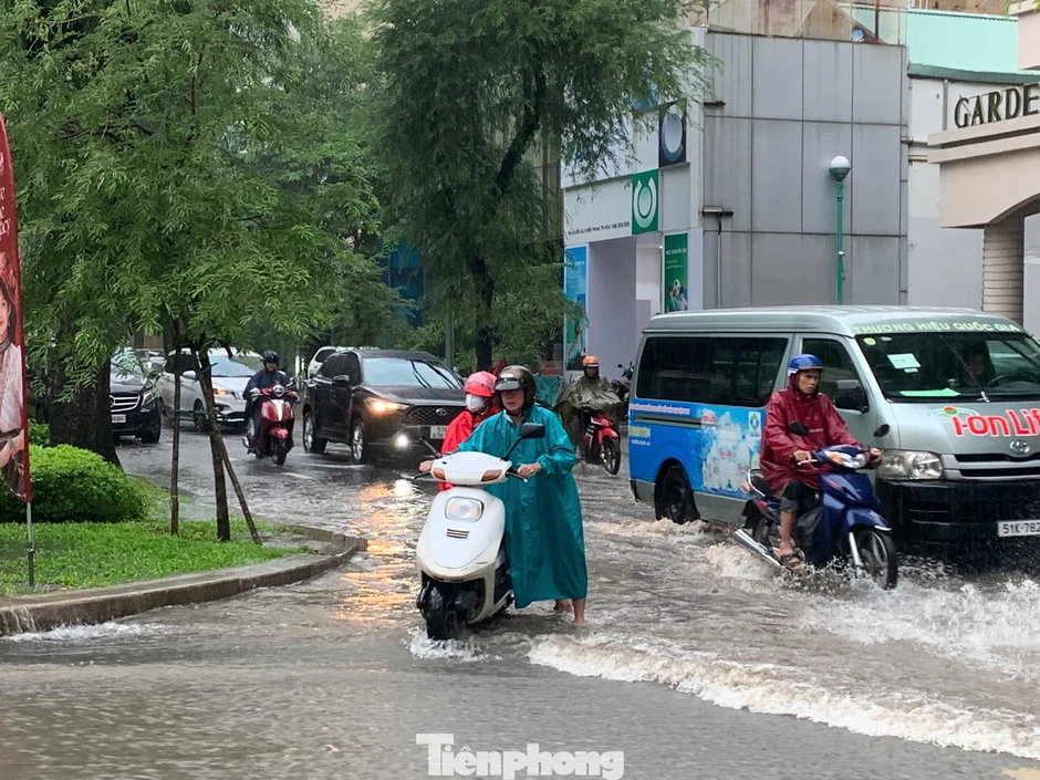 Trung tâm TPHCM ngập sâu Trung tâm TPHCM ngập sâu