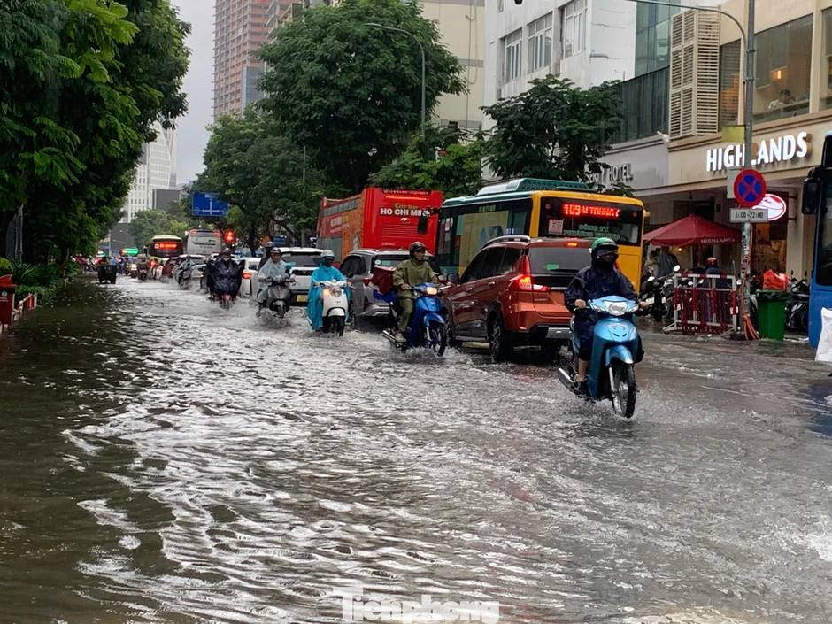 Trung tâm TPHCM ngập sâu Trung tâm TPHCM ngập sâu