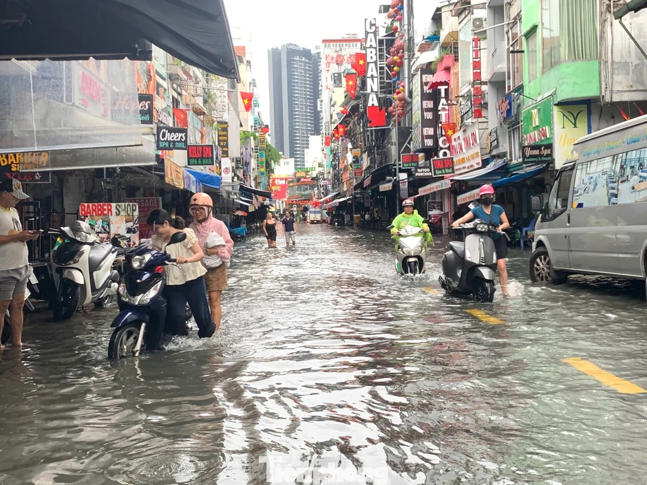 Trung tâm TPHCM ngập sâu Trung tâm TPHCM ngập sâu