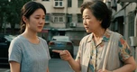 Trước khi đi, vợ nói với tôi: "Ly hôn đi, anh ở lại mà ôm chân mẹ của anh", nửa tháng sau nghe hàng xóm kể mà tôi hối hận