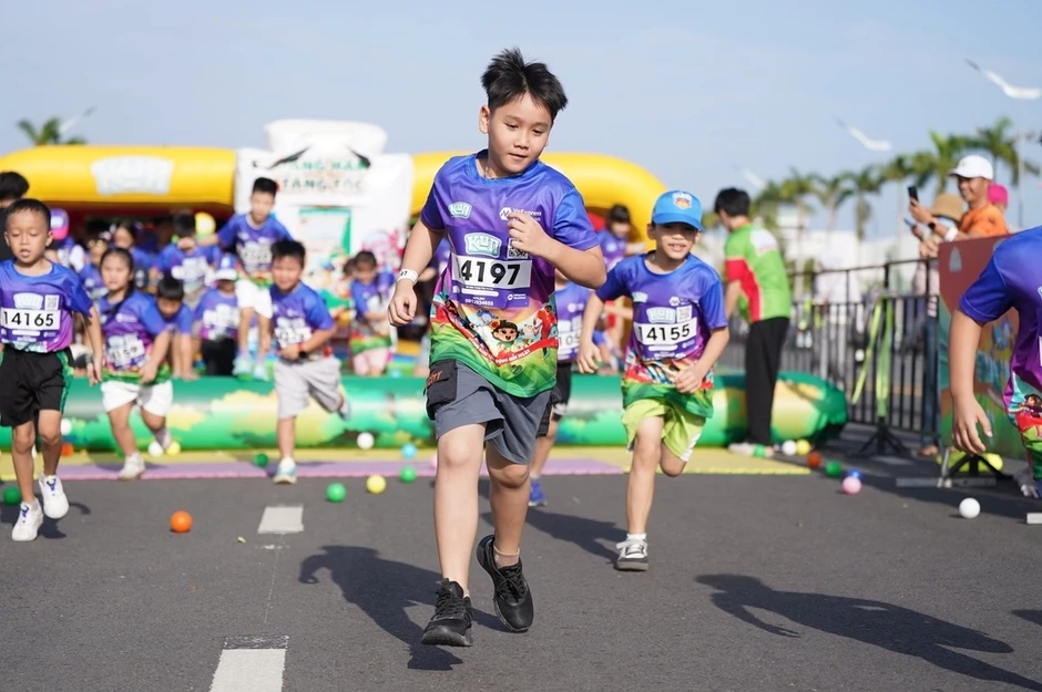 Trường Giang: 'Thể thao giúp gia đình lưu giữ ký ức cùng con' - Báo TinVina Trường Giang: 'Thể thao giúp gia đình lưu giữ ký ức cùng con' - Báo TinVina