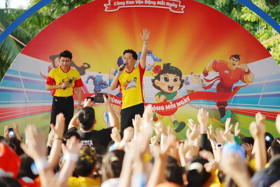 Trường Giang: 'Thể thao giúp gia đình lưu giữ ký ức cùng con' - Báo TinVina Trường Giang: 'Thể thao giúp gia đình lưu giữ ký ức cùng con' - Báo TinVina