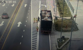 Truy dấu vật sắc nhọn khiến loạt ô tô thủng lốp trên cao tốc