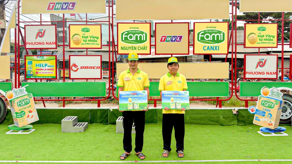Từ “Chuyến xe nhân ái”, Fami nối tiếp hành trình lan tỏa yêu thương đến miền Tây Từ “Chuyến xe nhân ái”, Fami nối tiếp hành trình lan tỏa yêu thương đến miền Tây