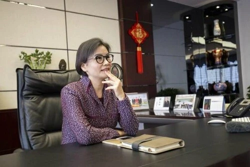 Từ công nhân nghèo đến nữ tỷ phú được Tim Cook và Elon Musk chú ý Từ công nhân nghèo đến nữ tỷ phú được Tim Cook và Elon Musk chú ý