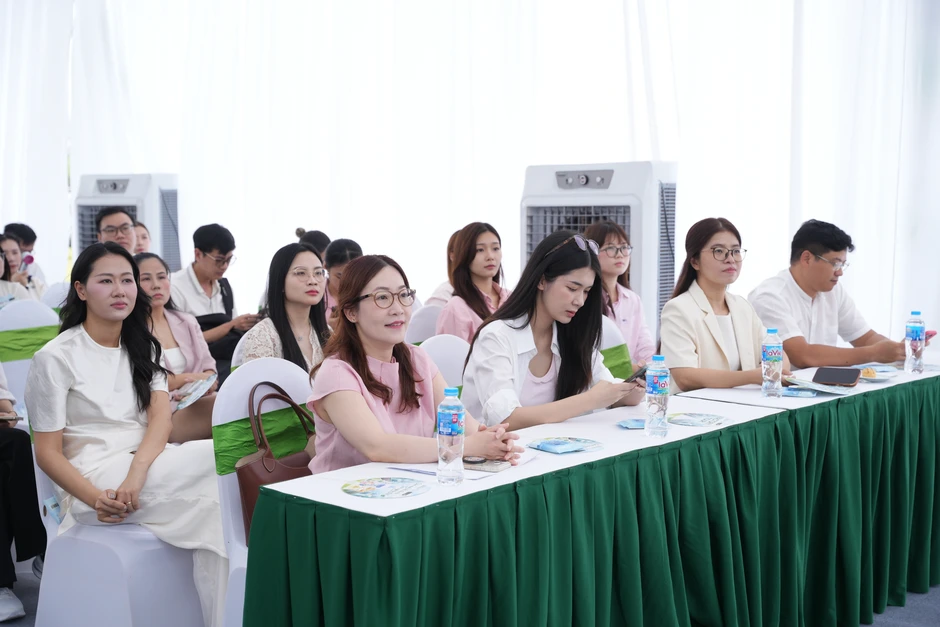 Từ dây chuyền sản xuất đến livestream: Minh bạch trở thành lợi thế cạnh tranh Từ dây chuyền sản xuất đến livestream: Minh bạch trở thành lợi thế cạnh tranh