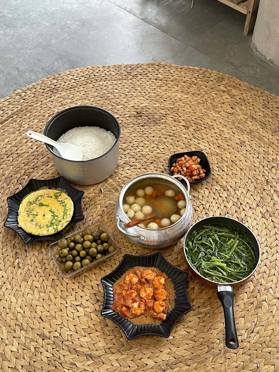 Tự nấu ăn để tiền uống trà sữa, ngại đi đám cưới: Người trẻ ở TP.HCM và Hà Nội xoay sở khi phí sinh hoạt cao Tự nấu ăn để tiền uống trà sữa, ngại đi đám cưới: Người trẻ ở TP.HCM và Hà Nội xoay sở khi phí sinh hoạt cao