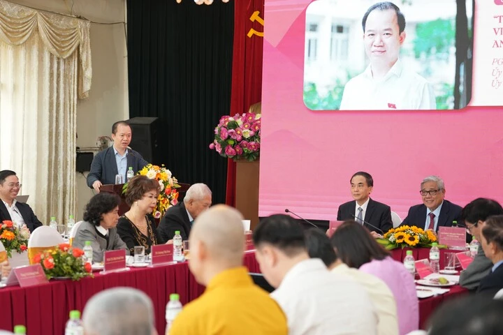 Từ tro cốt thành 'ngọc': Xu hướng tưởng niệm văn minh trong kỷ nguyên công nghệ