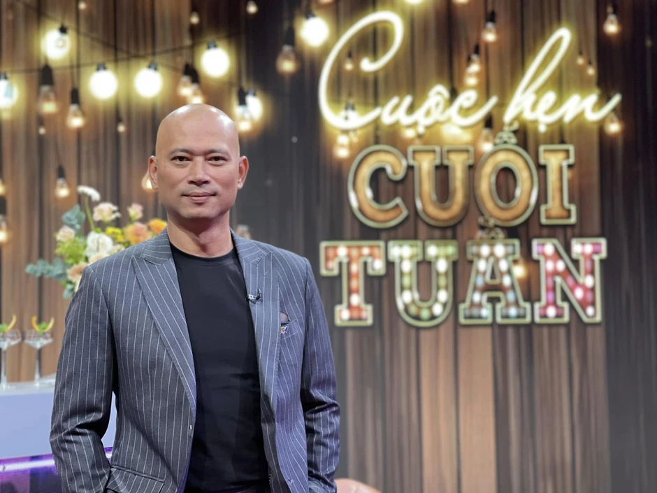 Từng hot những năm 2000, MC VTV “nghỉ hưu non”, sống kín tiếng trong biệt thự phong cách Tây với vợ cùng ngành Từng hot những năm 2000, MC VTV “nghỉ hưu non”, sống kín tiếng trong biệt thự phong cách Tây với vợ cùng ngành