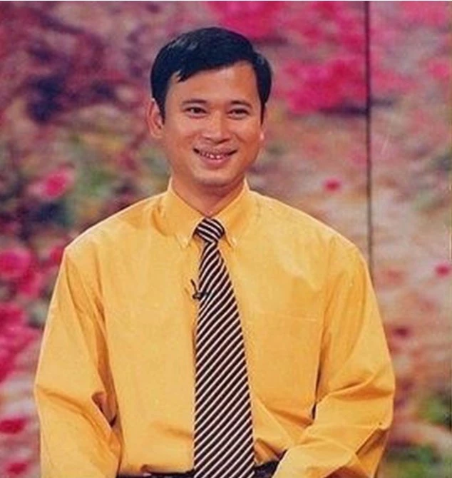 Từng hot những năm 2000, MC VTV “nghỉ hưu non”, sống kín tiếng trong biệt thự phong cách Tây với vợ cùng ngành Từng hot những năm 2000, MC VTV “nghỉ hưu non”, sống kín tiếng trong biệt thự phong cách Tây với vợ cùng ngành