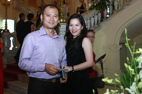 Từng hot những năm 2000, MC VTV “nghỉ hưu non”, sống kín tiếng trong biệt thự phong cách Tây với vợ cùng ngành Từng hot những năm 2000, MC VTV “nghỉ hưu non”, sống kín tiếng trong biệt thự phong cách Tây với vợ cùng ngành