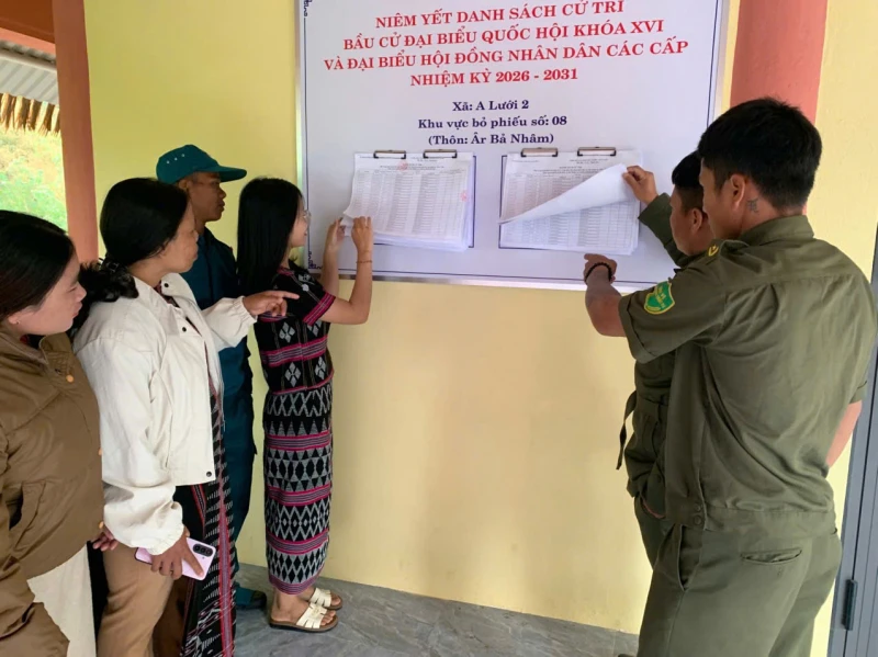 Tuổi trẻ Cố đô Huế tự hào, sẵn sàng thực hiện quyền công dân Tuổi trẻ Cố đô Huế tự hào, sẵn sàng thực hiện quyền công dân