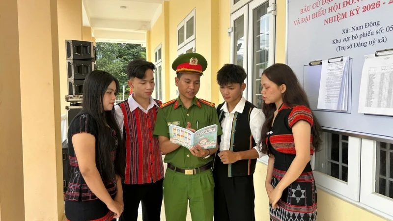Tuổi trẻ Cố đô Huế tự hào, sẵn sàng thực hiện quyền công dân Tuổi trẻ Cố đô Huế tự hào, sẵn sàng thực hiện quyền công dân