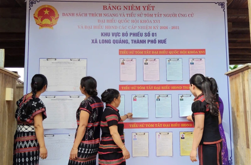 Tuổi trẻ Cố đô Huế tự hào, sẵn sàng thực hiện quyền công dân Tuổi trẻ Cố đô Huế tự hào, sẵn sàng thực hiện quyền công dân