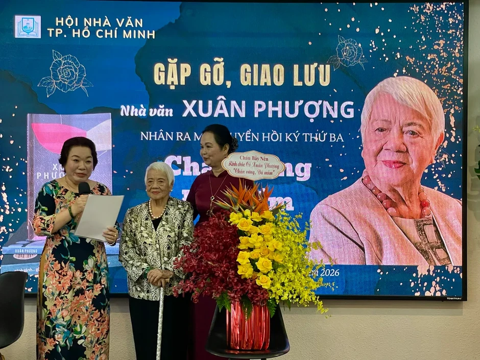 Tuổi U100 rực rỡ và ký ức làm phim tài liệu thời chiến của "nhà văn trẻ" Xuân Phượng