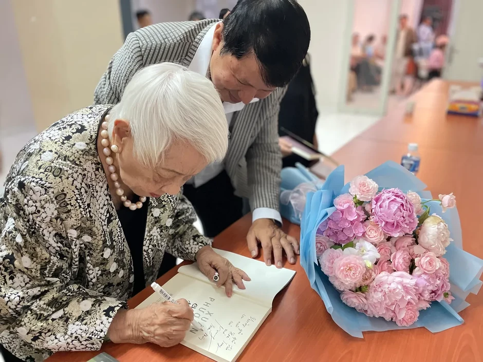 Tuổi U100 rực rỡ và ký ức làm phim tài liệu thời chiến của "nhà văn trẻ" Xuân Phượng