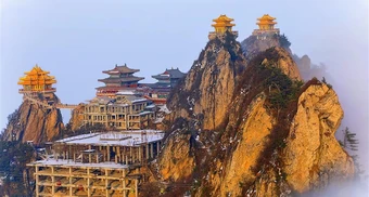 Tuyển người sống trên núi và 'săn mây' với mức lương 232 triệu đồng/tháng
