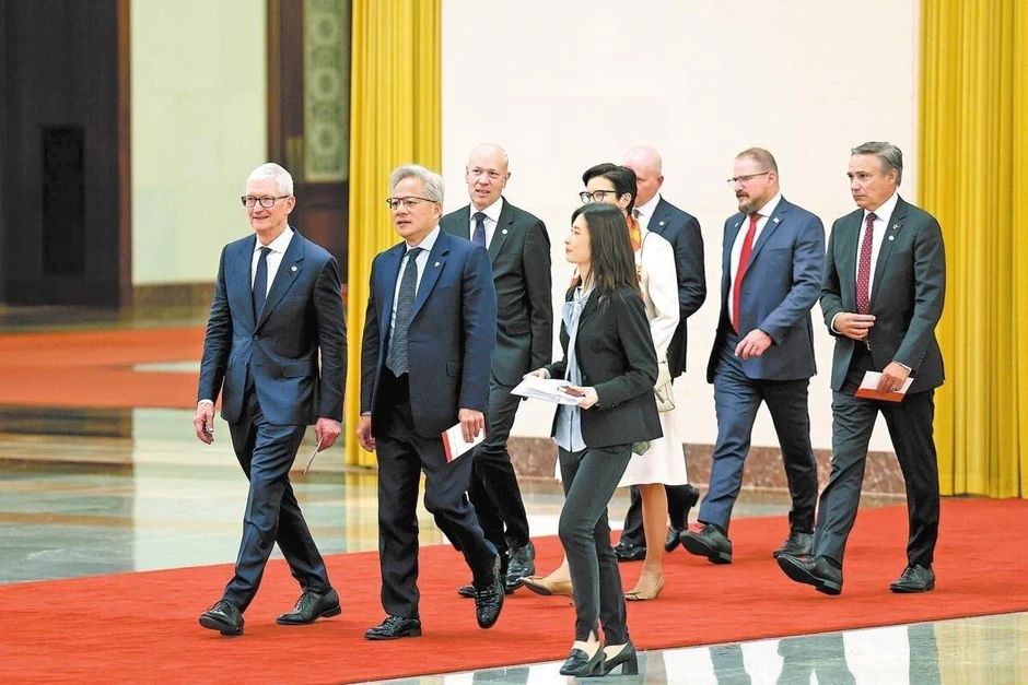 Tỷ phú được ông Trump mời lên “Không lực Một” tới Trung Quốc vào phút chót Tỷ phú được ông Trump mời lên “Không lực Một” tới Trung Quốc vào phút chót