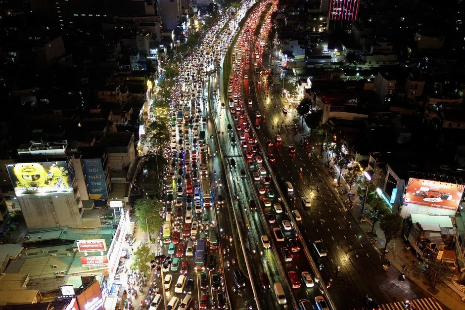 Ùn tắc giao thông nghiêm trọng tại TPHCM trong cơn mưa lớn chiều 1 / 10 Ùn tắc giao thông nghiêm trọng tại TPHCM trong cơn mưa lớn chiều 1 / 10