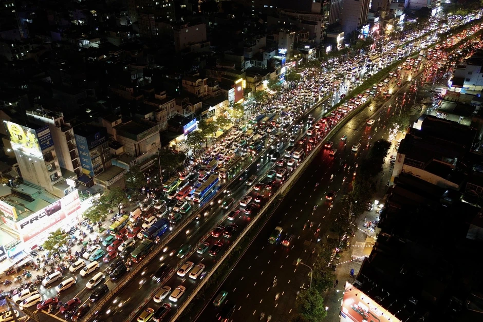 Ùn tắc giao thông nghiêm trọng tại TPHCM trong cơn mưa lớn chiều 1 / 10 Ùn tắc giao thông nghiêm trọng tại TPHCM trong cơn mưa lớn chiều 1 / 10