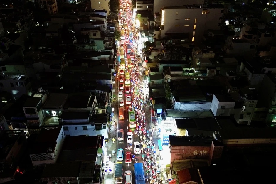Ùn tắc giao thông nghiêm trọng tại TPHCM trong cơn mưa lớn chiều 1 / 10 Ùn tắc giao thông nghiêm trọng tại TPHCM trong cơn mưa lớn chiều 1 / 10