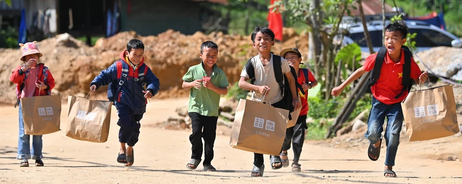 Uniqlo tiếp thêm động lực đến trường cho học trò vùng biên Uniqlo tiếp thêm động lực đến trường cho học trò vùng biên